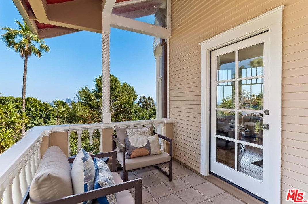 2191 Ponet Dr, Los Angeles CA  90068-3645 exterior