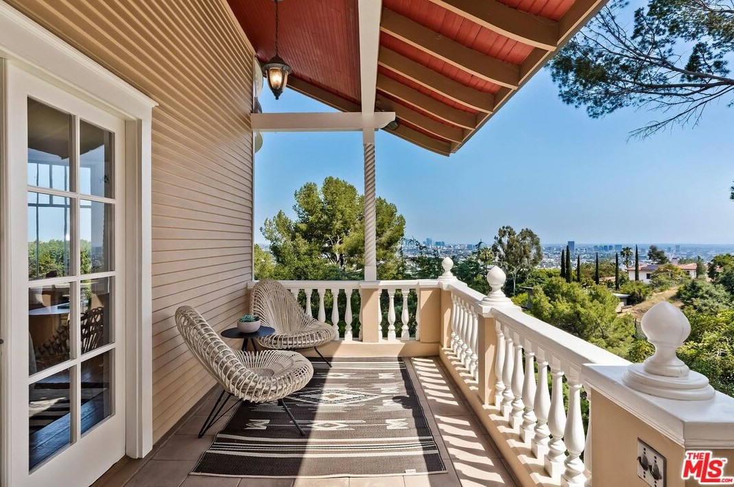 2191 Ponet Dr, Los Angeles CA  90068-3645 exterior