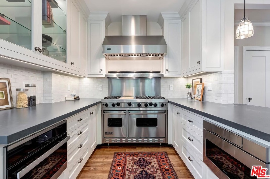 2191 Ponet Dr, Los Angeles CA  90068-3645 exterior