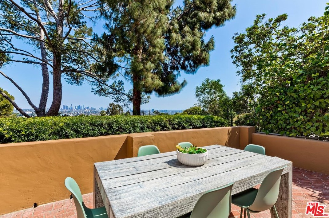 2191 Ponet Dr, Los Angeles CA  90068-3645 exterior