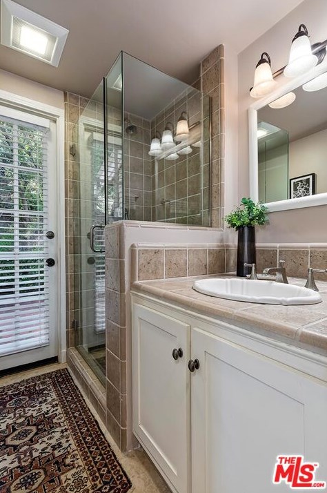 2191 Ponet Dr, Los Angeles CA  90068-3645 exterior