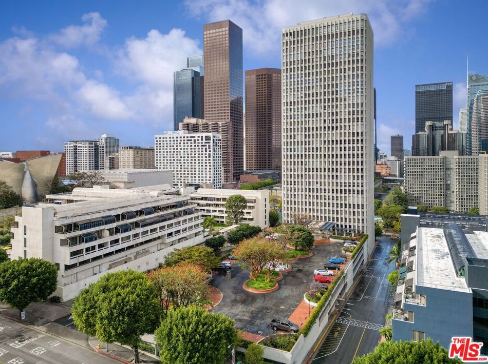 800 1st St, Los Angeles CA  90012-4311 exterior