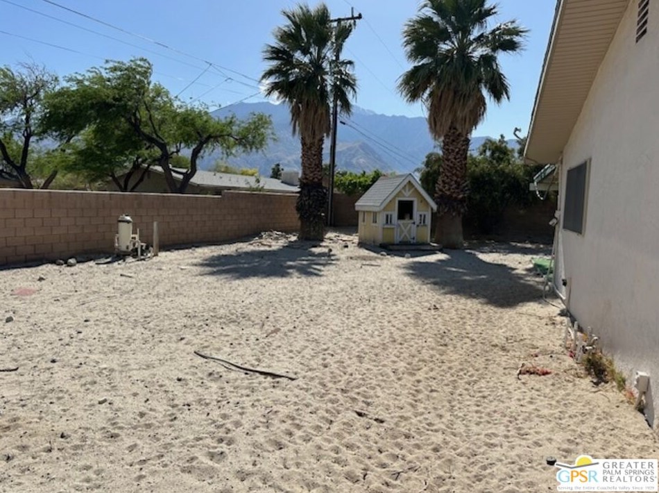 2435 Wayne Rd, Palm Springs, CA 92262-2571