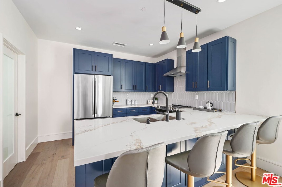 8312 Altavan Ave, Los Angeles CA  90045-2523 exterior