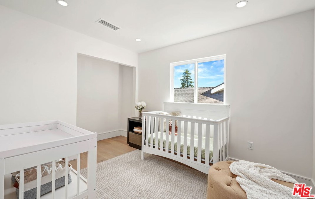 8312 Altavan Ave, Los Angeles CA  90045-2523 exterior