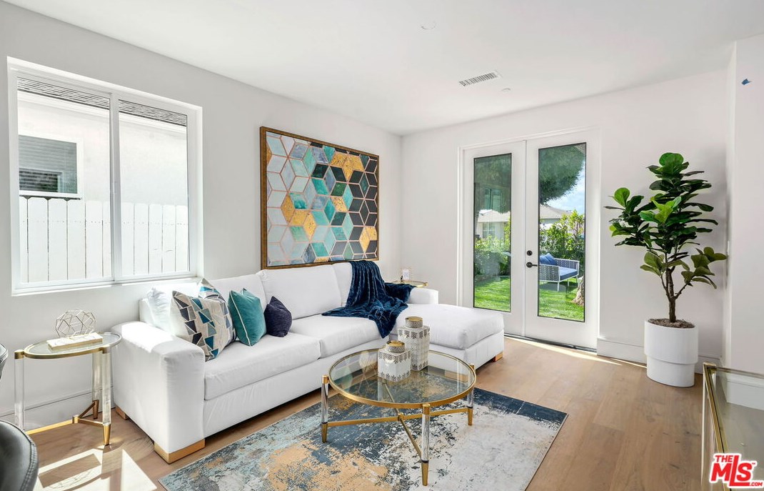 8312 Altavan Ave, Los Angeles CA  90045-2523 exterior