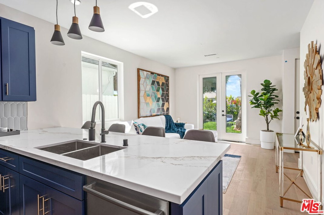 8312 Altavan Ave, Los Angeles CA  90045-2523 exterior