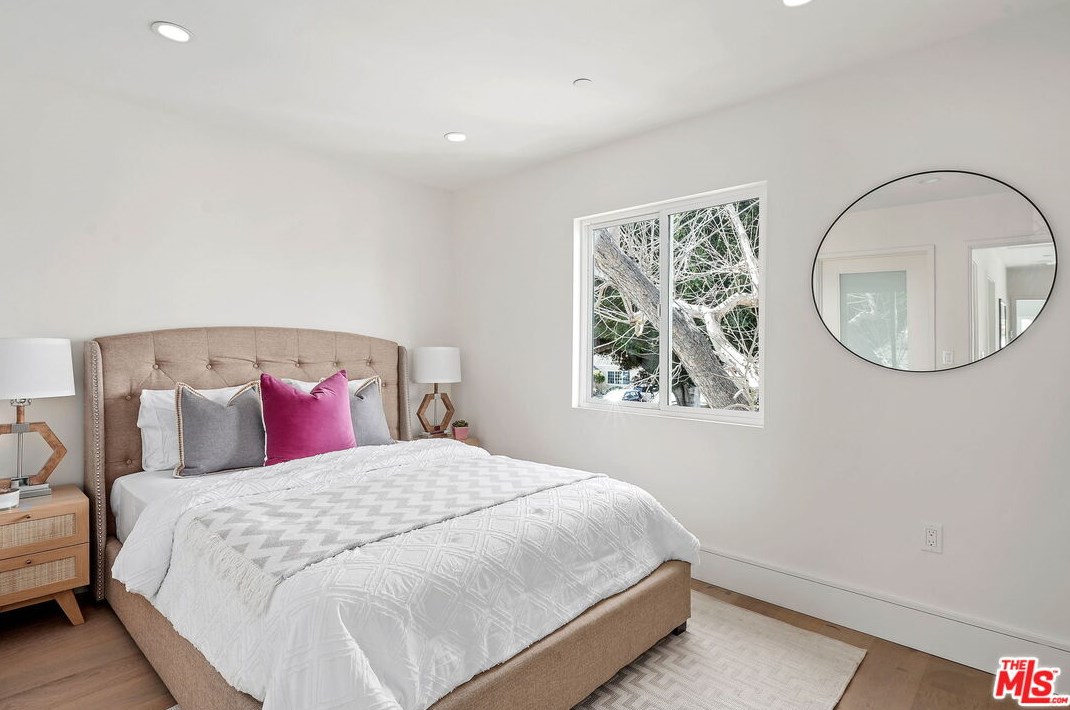 8312 Altavan Ave, Los Angeles CA  90045-2523 exterior