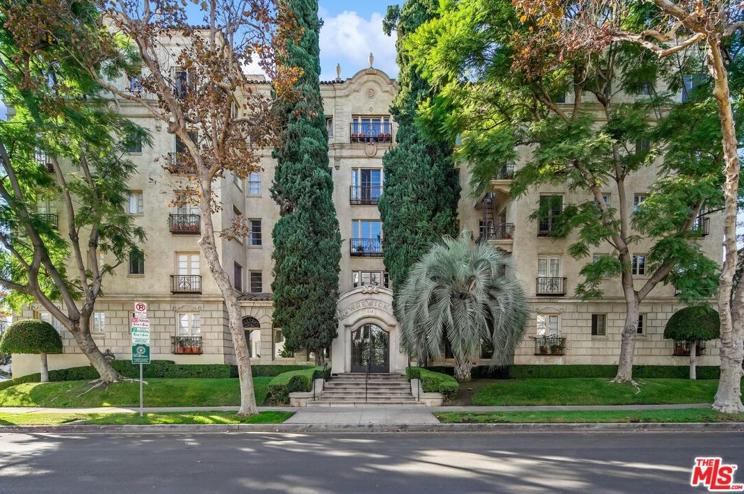 109 N Sycamore Ave #204, Los Angeles, CA 90036