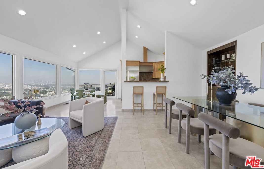8401 Hillside Ave, Los Angeles CA  90069-1504 exterior