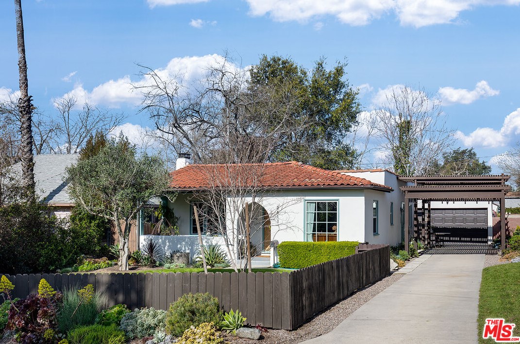 2611 Glen Ave, Altadena, CA 91001-5023