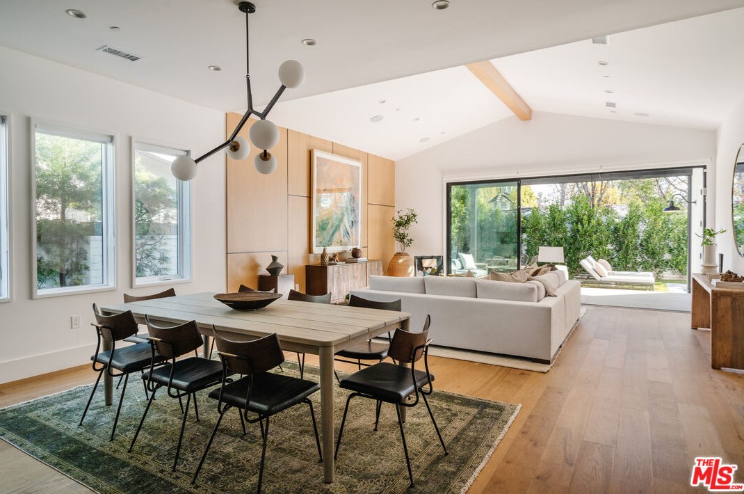 5328 Allott Ave, Van Nuys CA  91401-5903 exterior