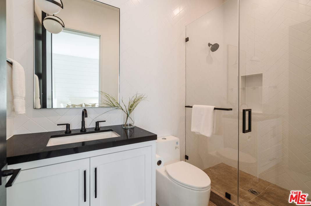 5328 Allott Ave, Van Nuys CA  91401-5903 exterior
