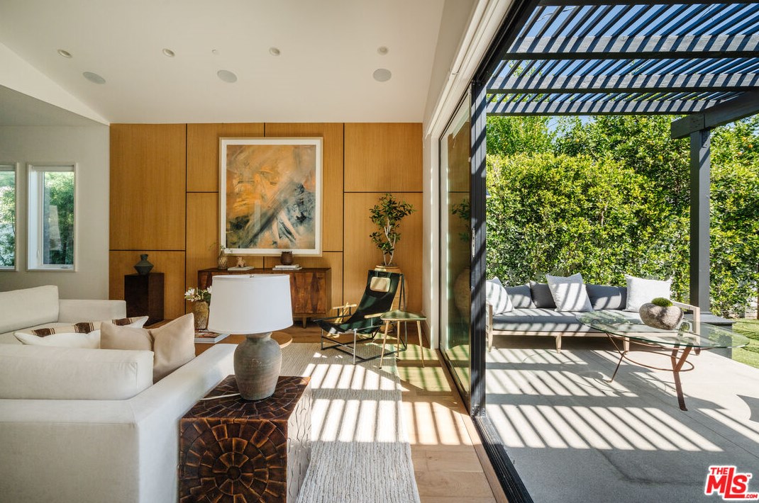 5328 Allott Ave, Van Nuys CA  91401-5903 exterior