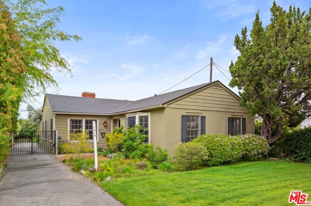 1414 Allen Ave, Glendale, CA 91201-1236