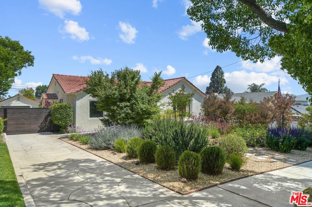 1510 Allen Ave, Glendale, CA 91201-1237
