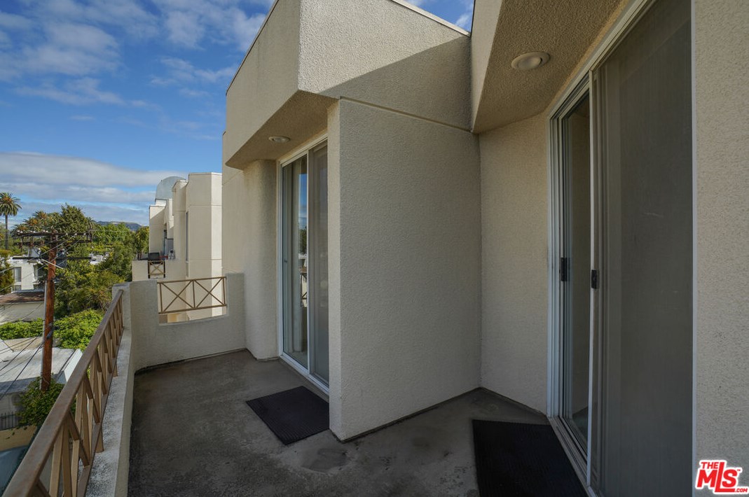 333 Westminster Ave #406, Los Angeles, CA 90020