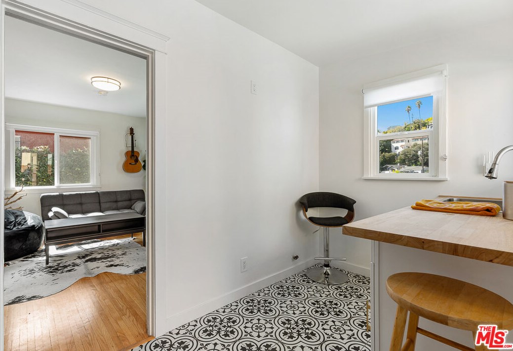 1905 Griffith Park Blvd, Los Angeles CA  90039-3518 exterior