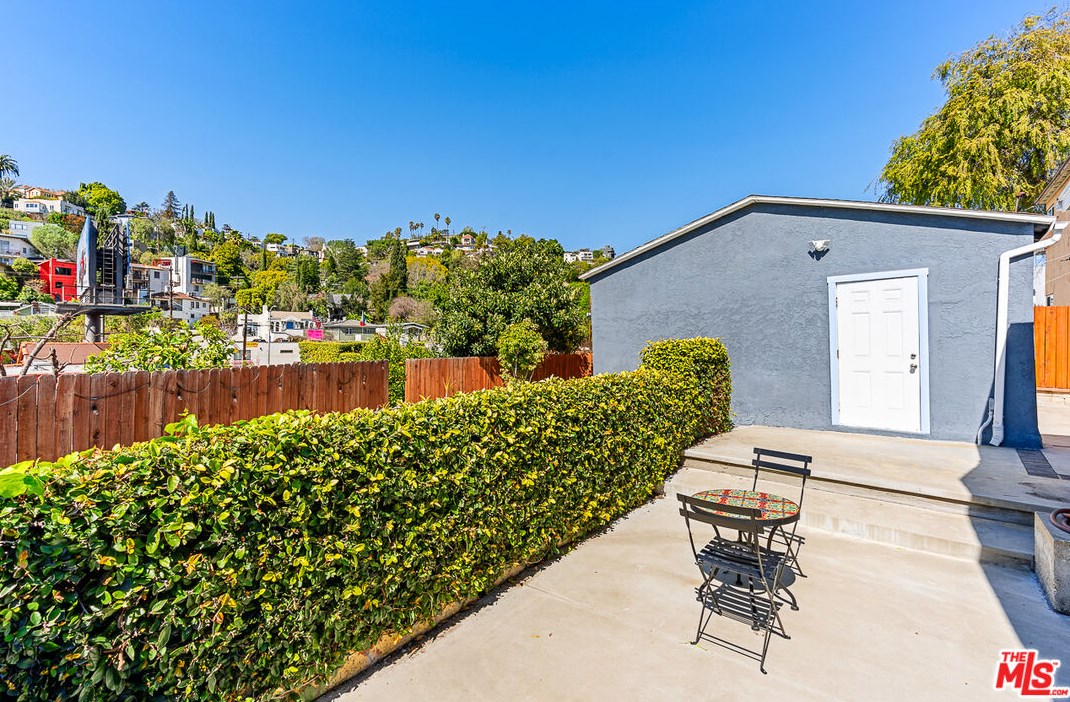 1905 Griffith Park Blvd, Los Angeles CA  90039-3518 exterior