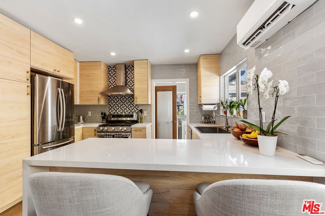 1905 Griffith Park Blvd, Los Angeles CA  90039-3518 exterior