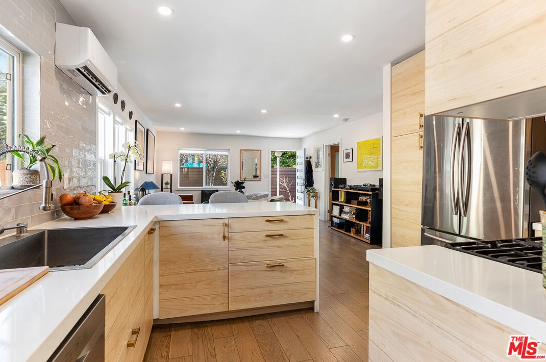 1905 Griffith Park Blvd, Los Angeles CA  90039-3518 exterior