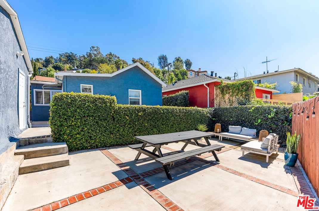 1905 Griffith Park Blvd, Los Angeles CA  90039-3518 exterior