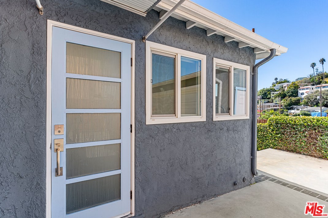 1905 Griffith Park Blvd, Los Angeles CA  90039-3518 exterior