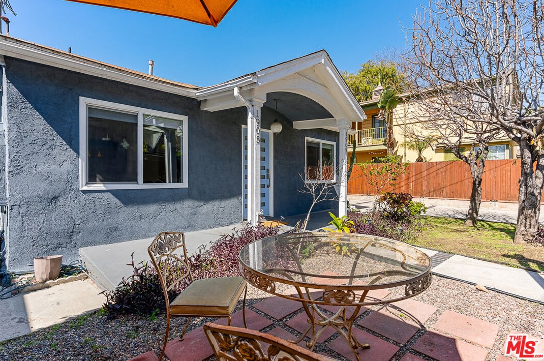 1905 Griffith Park Blvd, Los Angeles CA  90039-3518 exterior