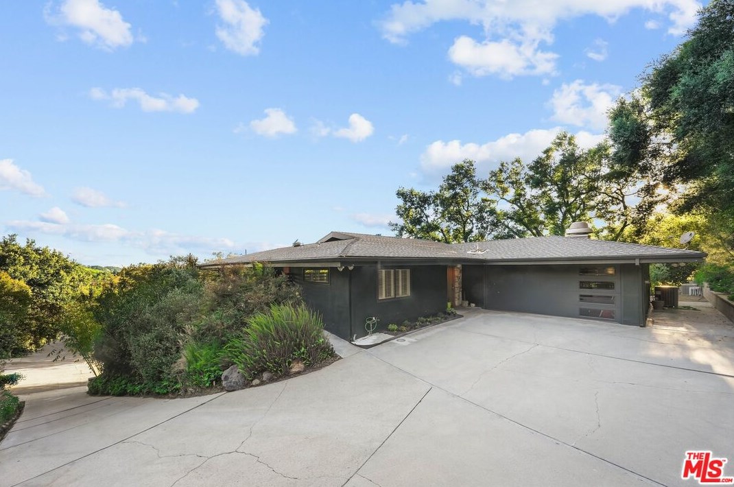1839 Risa Pl, Glendale, CA 91208-2324
