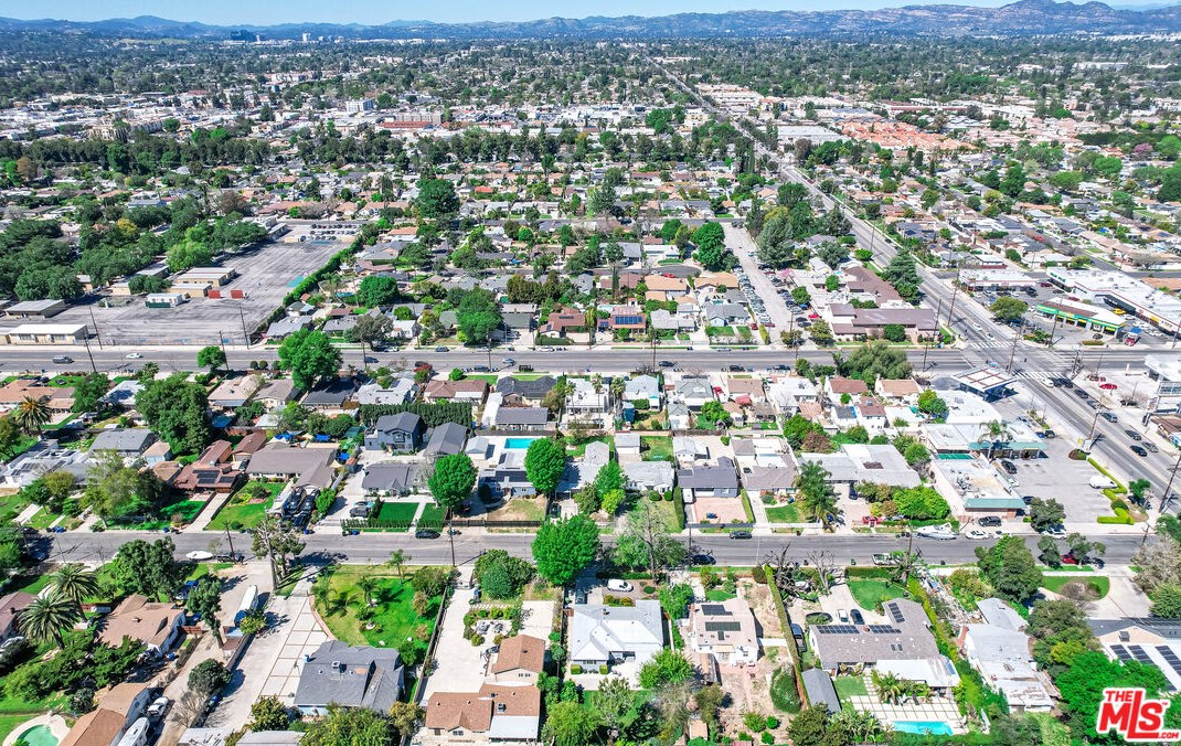 7523 Hesperia Ave, Los Angeles CA  91335-4605 exterior