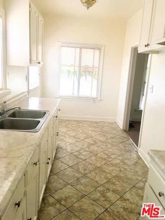 3915 Walton Ave, Los Angeles CA  90037-1517 exterior