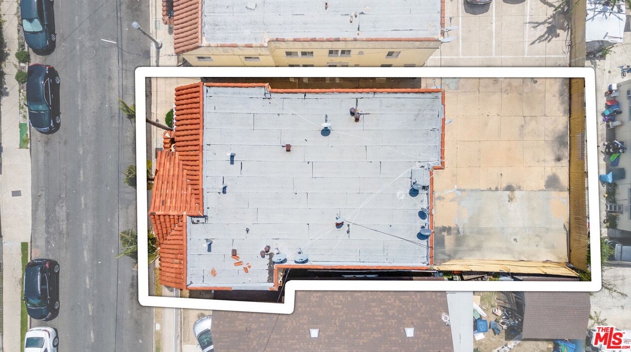 3915 Walton Ave, Los Angeles CA  90037-1517 exterior