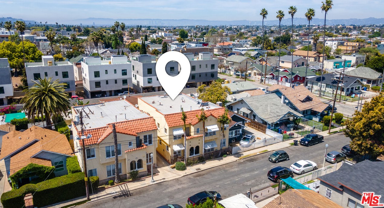 3915 Walton Ave, Los Angeles CA  90037-1517 exterior