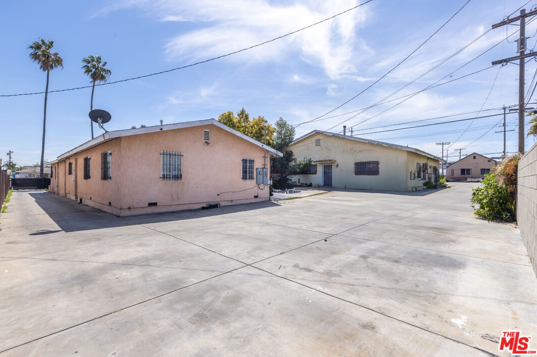 725 83rd St, Los Angeles CA  90003-2909 exterior