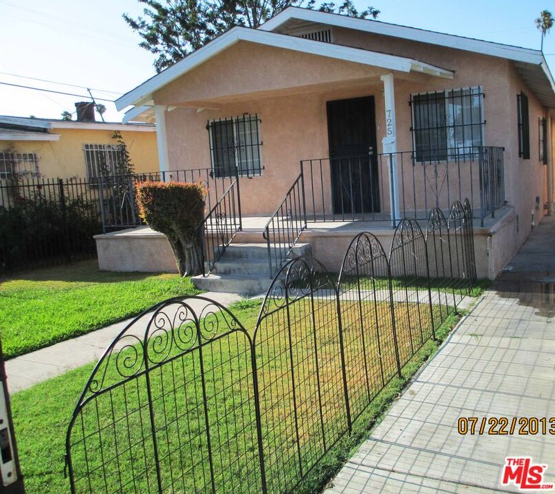 725 83rd St, Los Angeles CA  90003-2909 exterior