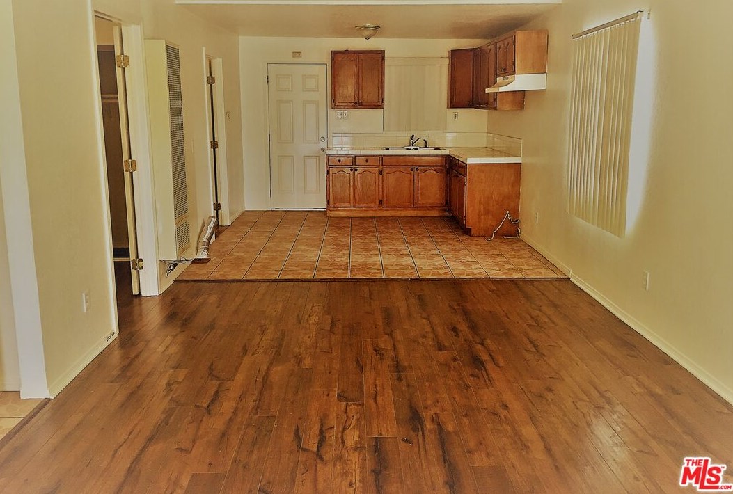 725 83rd St, Los Angeles CA  90003-2909 exterior