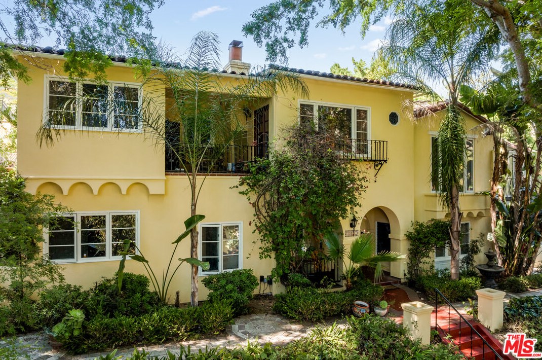 1437 Mountain St, Glendale CA  91207-1259 exterior