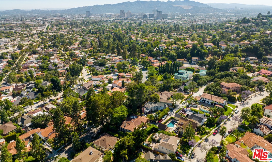 1437 Mountain St, Glendale CA  91207-1259 exterior