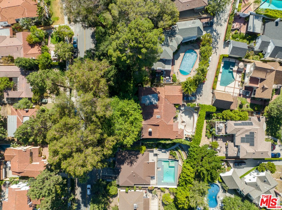1437 Mountain St, Glendale CA  91207-1259 exterior