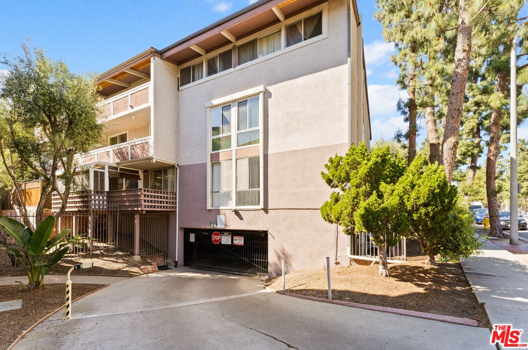6525 Green Valley Cir, Los Angeles CA  90230-7053 exterior