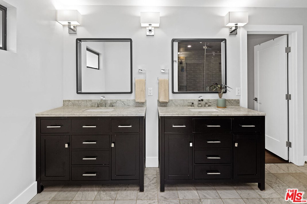 2926 Graceland Way, Glendale CA  91206-1331 exterior