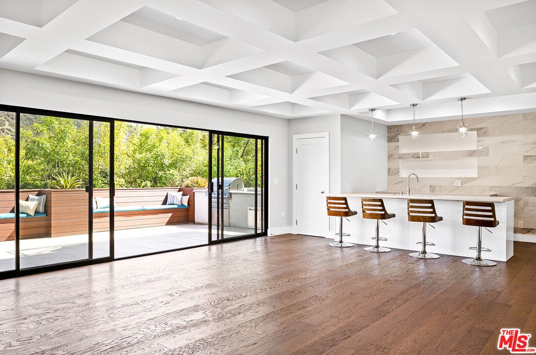 2926 Graceland Way, Glendale CA  91206-1331 exterior