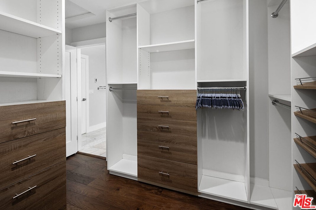 2926 Graceland Way, Glendale CA  91206-1331 exterior