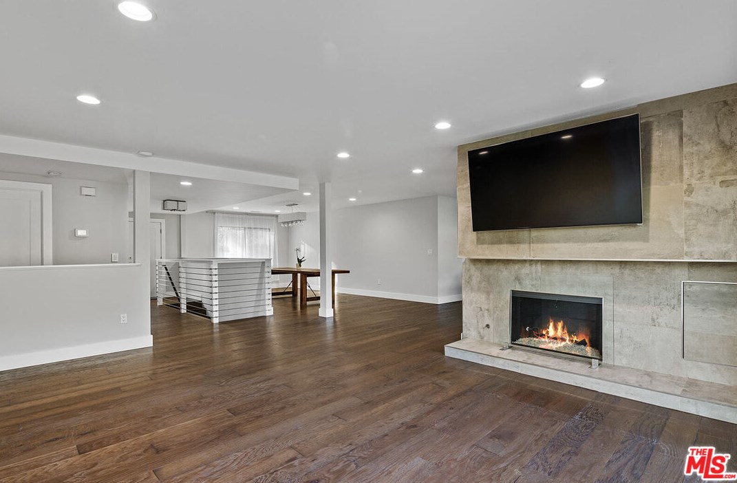 2926 Graceland Way, Glendale CA  91206-1331 exterior