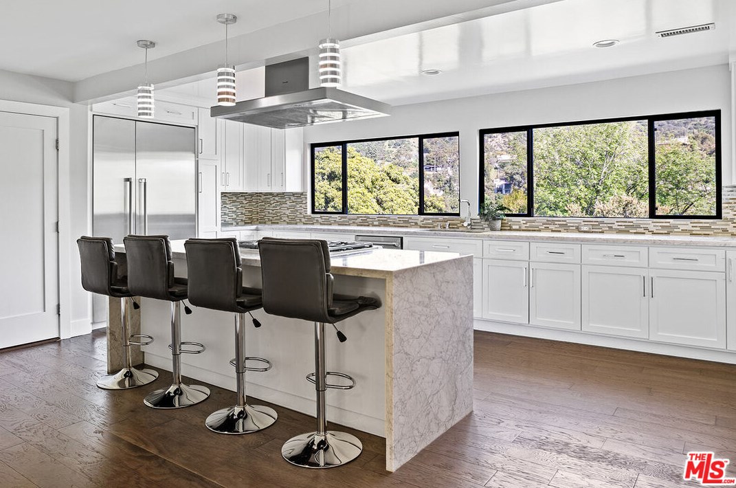 2926 Graceland Way, Glendale CA  91206-1331 exterior