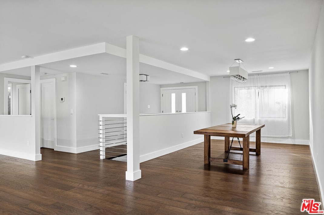 2926 Graceland Way, Glendale CA  91206-1331 exterior