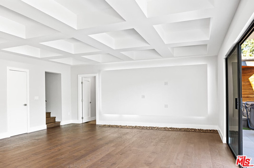 2926 Graceland Way, Glendale CA  91206-1331 exterior