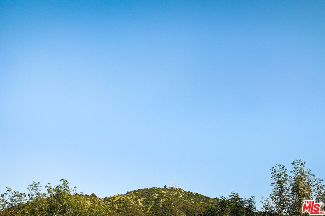 2926 Graceland Way, Glendale CA  91206-1331 exterior