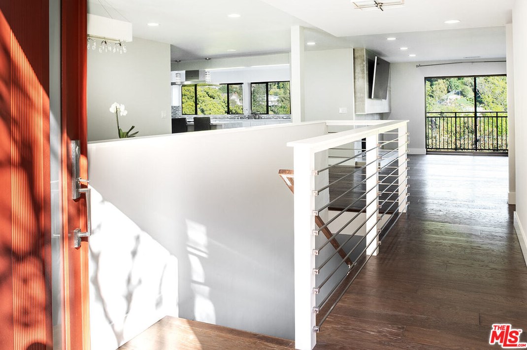 2926 Graceland Way, Glendale CA  91206-1331 exterior