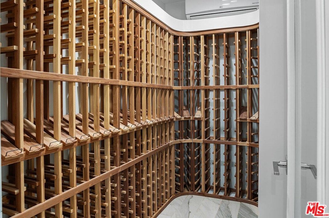 2926 Graceland Way, Glendale CA  91206-1331 exterior